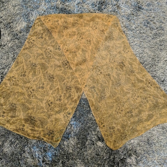 Floral sheer scarf - Picture 4 of 4